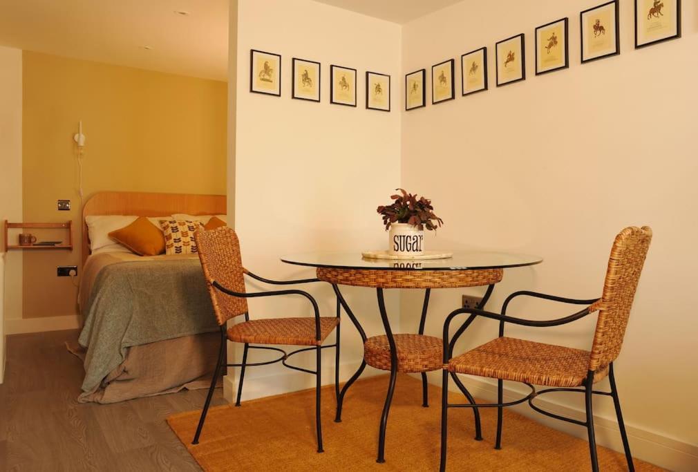 No. 4 Bligh'S Yard Apartment Кентърбъри Екстериор снимка